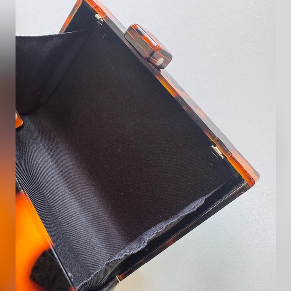 RAE OF LIGHT // Tortoise Cane Acrylic Clutch Tuckernuck - Picture 7 of 7